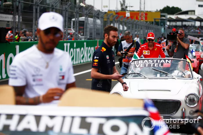 Sebastian Vettel, Ferrari, y Lewis Hamilton, Mercedes AMG F1,