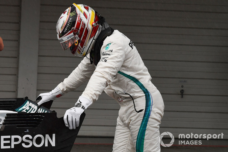 El autor de la pole position Lewis Hamilton, Mercedes-AMG F1 W09