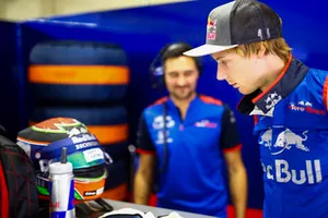 Brendon Hartley, Toro Rosso, voit un message pour son anniversaire sur sa visière
