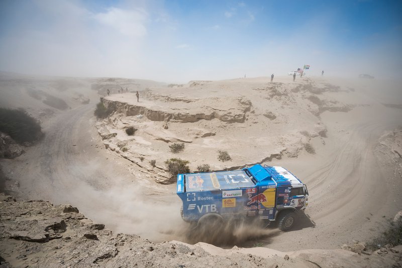 #500 Team Kamaz Master: Eduard Nikolaev, Evgeny Yakovlev, Vladimir Rybakov