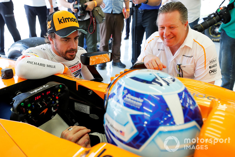 Jimmie Johnson en el McLaren, Fernando Alonso, Zak Brown  