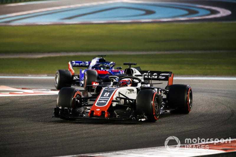 Romain Grosjean, Haas F1 Team VF-18, leads Brendon Hartley, Toro Rosso STR13
