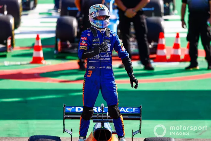 Ganador Daniel Ricciardo, McLaren, celebra en Parc Ferme