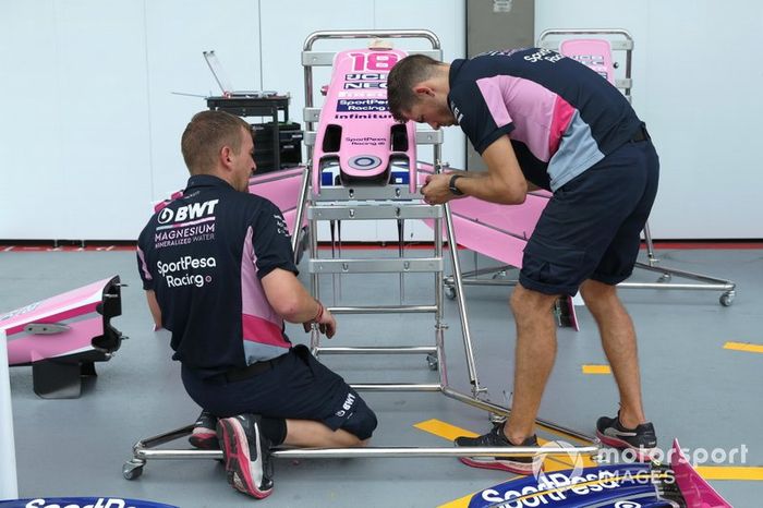 El morro y el alerón delantero del Racing Point RP19