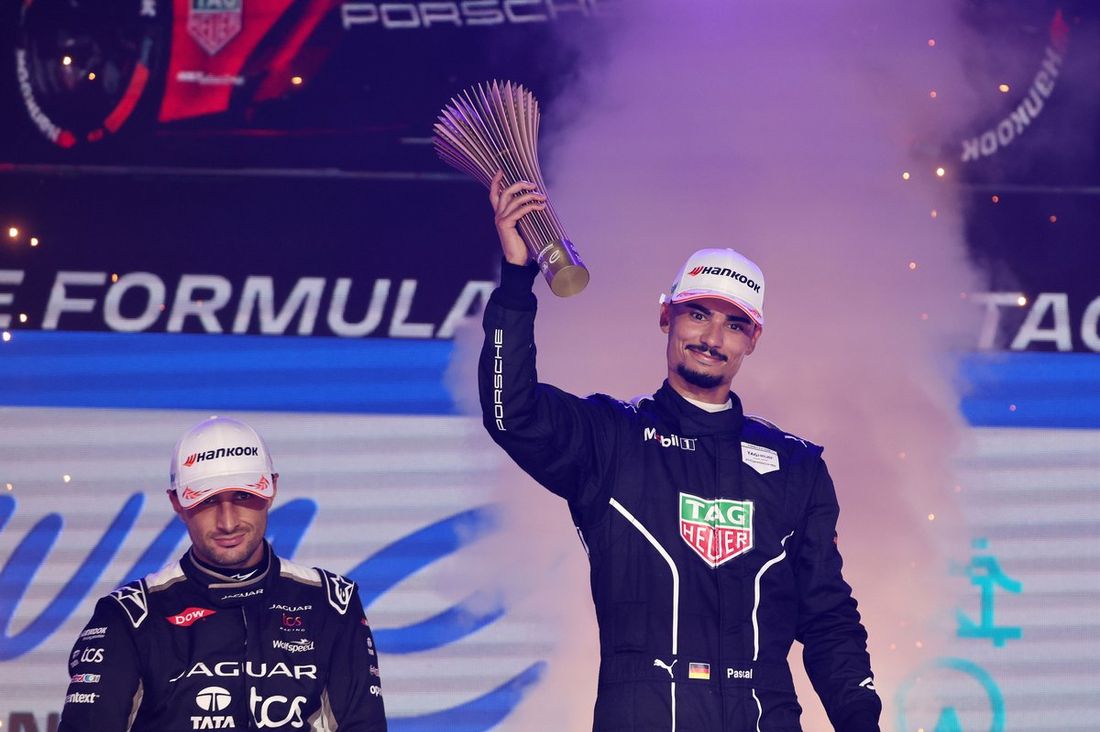 Podio: Ganador de la carrera Pascal Wehrlein, Porsche