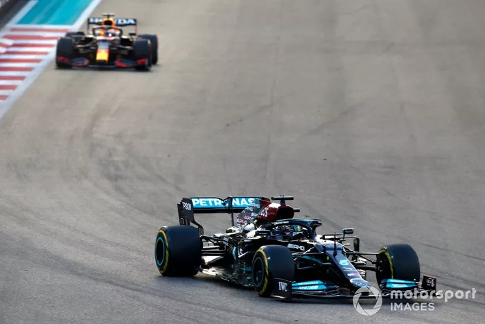 Lewis Hamilton, Mercedes W12, Max Verstappen, Red Bull Racing RB16B