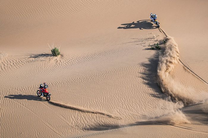 #77 Rockstar Energy Husqvarna Factory Racing: Luciano Benavides, #88 Monster Energy Honda Team 2022: Joan Barreda Bort