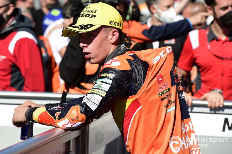 El ganador de la carrera y campeón del mundo Pedro Acosta, Red Bull KTM Ajo