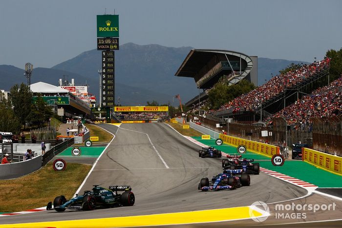 Lance Stroll, Aston Martin AMR22, Fernando Alonso, Alpine A522, Alex Albon, Williams FW44 