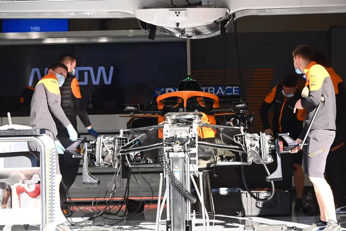 McLaren MCL35 ön detay