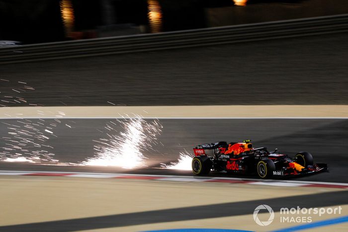 Alex Albon, Red Bull Racing RB16 sacando chispas