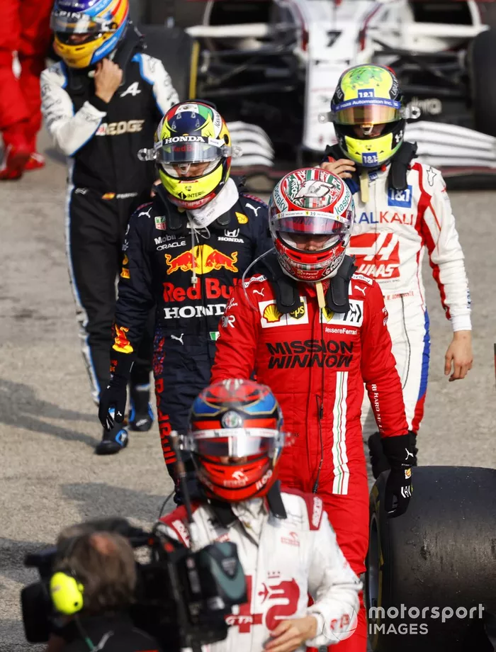 Kimi Raikkonen, Alfa Romeo Racing, Charles Leclerc, Ferrari, Sergio Pérez, Red Bull Racing, Mick Schumacher, Haas F1, Fernando Alonso, Alpine F1 después de la carrera