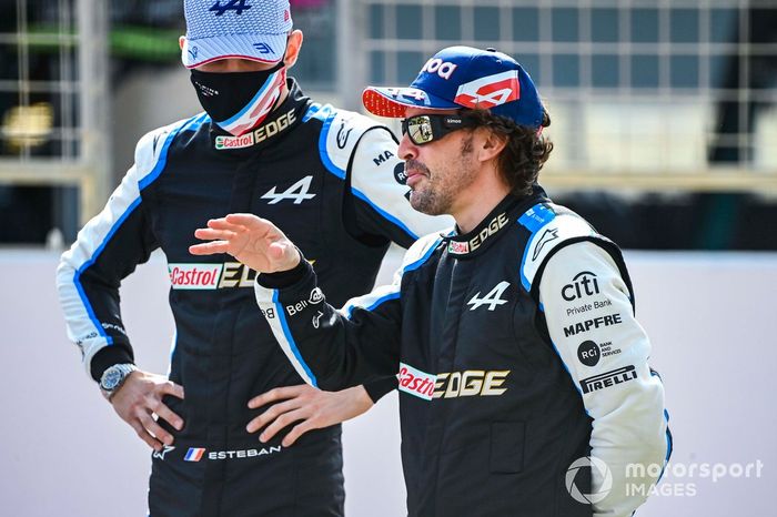Esteban Ocon, Alpine F1, y Fernando Alonso, Alpine F1 