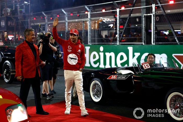 Desfile de pilotos en Las Vegas 
Charles Leclerc, Scuderia Ferrari 