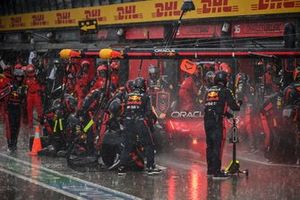 Sergio Pérez, Red Bull Racing RB19, hace una parada