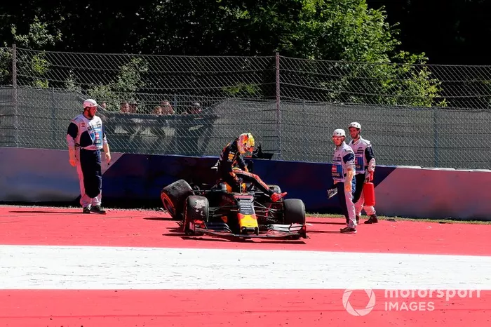 Max Verstappen, Red Bull Racing RB15, crashes