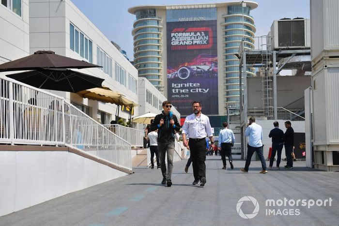 George Russell, Williams Racing en el paddock