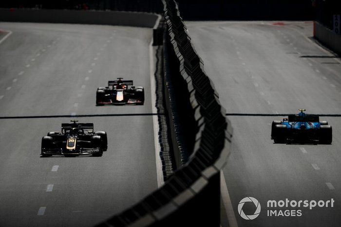 Kevin Magnussen, Haas F1 Team VF-19, Max Verstappen, Red Bull Racing RB15