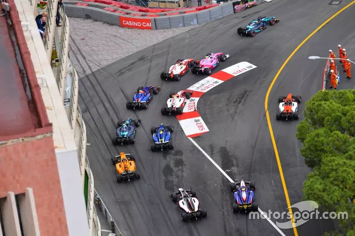Sergio Sette Camara, Dams, precede Anthoine Hubert, Arden e Mick Schumacher, Prema Racing all'inizio