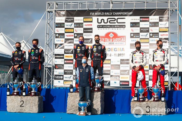 Podio: ganador de la carrera Dani Sordo, Carlos Del Barrio, Hyundai Motorsport Hyundai i20 Coupe WRC, segundo lugar Thierry Neuville, Nicolas Gilsoul, Hyundai Motorsport Hyundai i20 Coupe WRC, tercer lugar Sébastien Ogier, Julien Ingrassia, Toyota Gazoo Racing WRT Toyota Yaris WRC