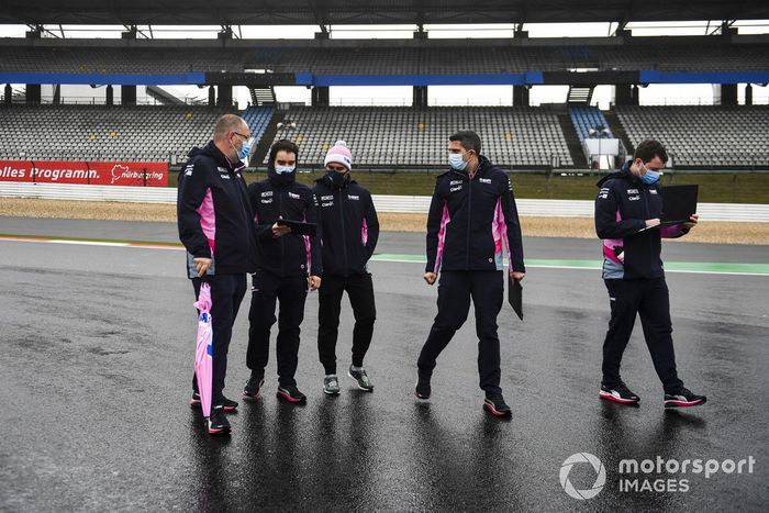 Sergio Pérez, Racing Point camina por la pista