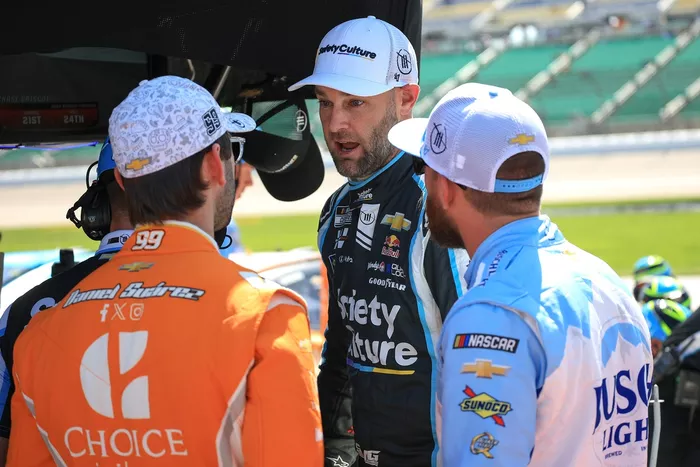Shane van Gisbergen, Trackhouse Racing Chevrolet, Daniel Suarez, Trackhouse Chevrolet, Ross Chastain, Trackhouse Racing Chevrolet