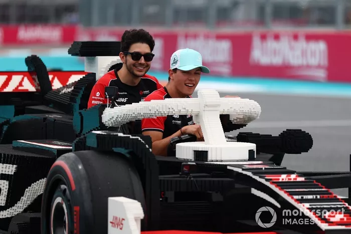 Esteban Ocon, Haas F1 Team, Oliver Bearman, Haas F1 Team