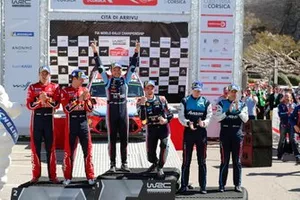 Podium: les vainqueurs Thierry Neuville, Nicolas Gilsoul, Hyundai Motorsport Hyundai i20 Coupe WRC, les deuxièmes Sébastien Ogier, Julien Ingrassia, Citroën World Rally Team Citroen C3 WRC, les troisièmes Elfyn Evans, Scott Martin, M-Sport Ford WRT Ford Fiesta WRC