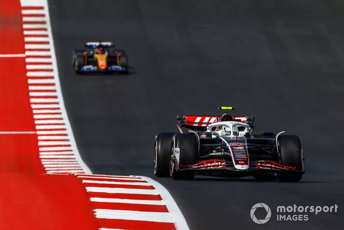 Nico Hulkenberg, Haas VF-24, Esteban Ocon, Alpine A524