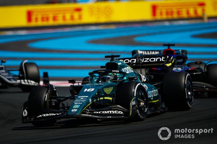 Lance Stroll, Aston Martin AMR22, Alex Albon, Williams FW44