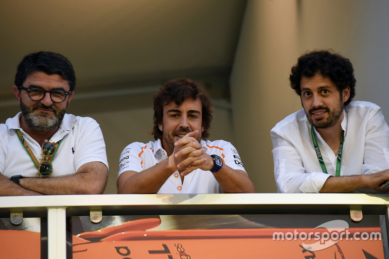 Fernando Alonso, McLaren con su Gerente Luis García Abad y Alberto Fernández