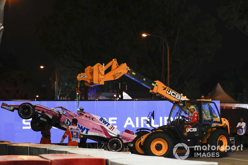 Accidente de Esteban Ocon, Racing Point Force India VJM11, tras tocarse con Pérez