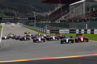 Lewis Hamilton, Mercedes AMG F1 W09 and Sebastian Vettel, Ferrari SF71H battle at the start of the race