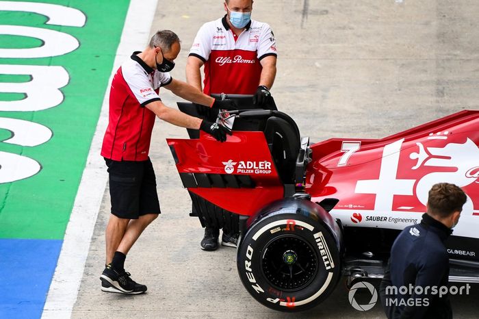 El ala trasera del monoplaza de Kimi Raikkonen, Alfa Romeo Racing C39 