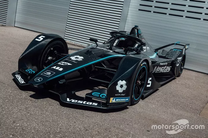 Mercedes-Benz EQ Silver Arrow 01 met zwarte livery