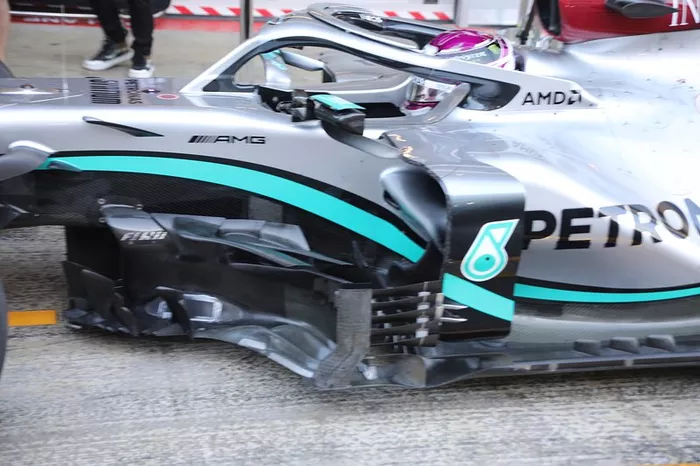 Mercedes AMG F1 W11 side