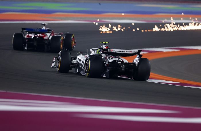 Charles Leclerc, Ferrari, Oliver Bearman, Haas F1 Team