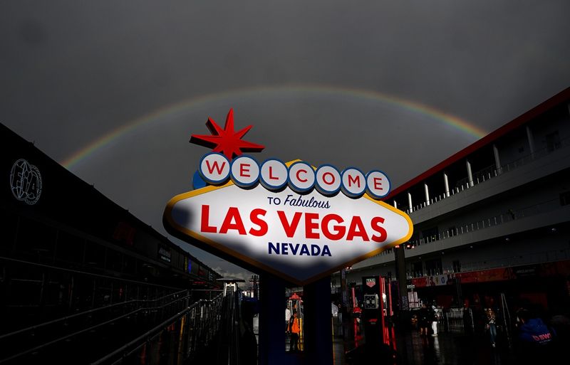 Un arc-en-ciel au-dessus du panneau Welcome to Las Vegas