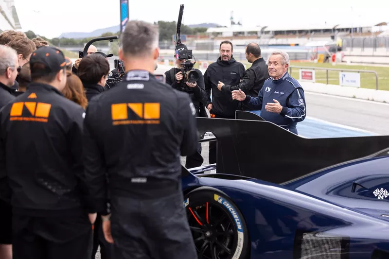 Jacky Ickx, Genesis Magma Racing Genesis