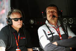 Gene Haas, Haas Automotion President en Guenther Steiner, Haas F1 teambaas