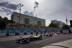 Себастьян Буем, Renault e.Dams попереду Жана-Ерік Еріка Верня, DS Virgin Racing