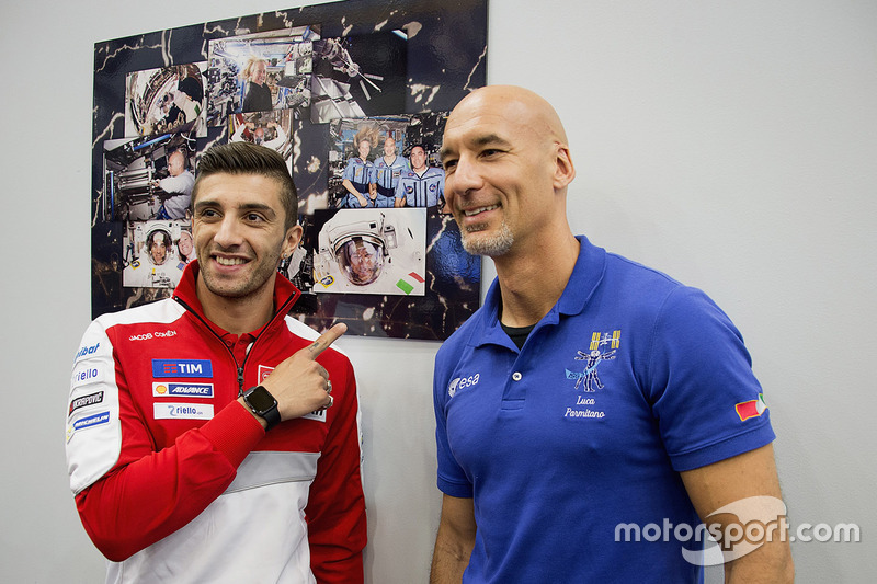Andrea Iannone, Ducati team con el astronauta Luca Parmitano