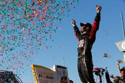 Le gagnant, Martin Truex Jr., Furniture Row Racing Toyota