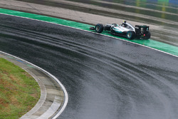 Nico Rosberg, Mercedes AMG F1 W07 Hybrid runs wide