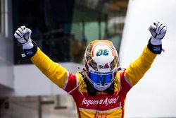 Ganador de la carrera Antonio Giovinazzi, PREMA Racing