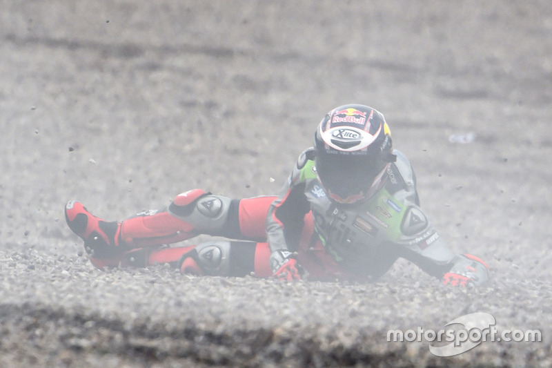 Sturz: Stefan Bradl, Aprilia Racing Team Gresini
