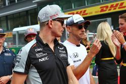 Нико Хюлькенберг, Sahara Force India F1 и Дженсон Баттон, McLaren на параде пилотов