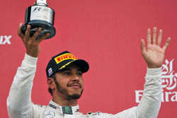 Lewis Hamilton, Mercedes AMG F1, feiert Platz 3 auf dem Podium