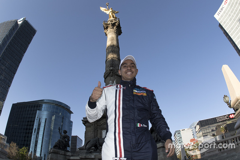 Salvador Durán, Team Aguri en el Ángel de la Independencia en la Ciudad de México