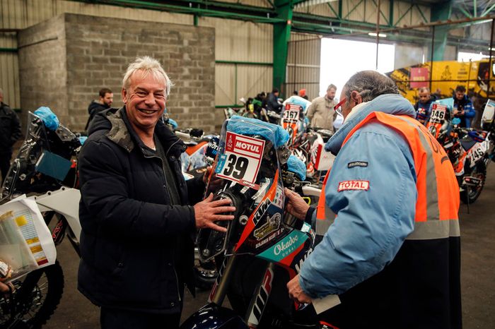 Equipos se preparan en Le Havre para el largo viaje a Lima, Perú